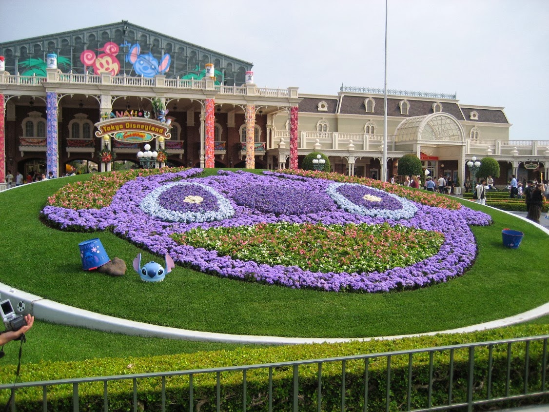 StitchEntranceTokyoDisneyland.jpg