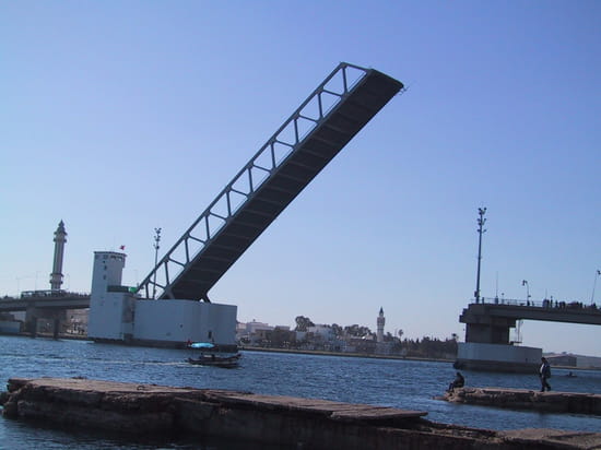 ponts-ports-bizerte-tunisie-6673395038-803725.jpg