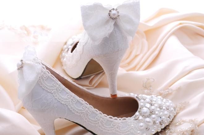 white-lace-wedding-shoes-high-heel-8cm-pearls.jpg