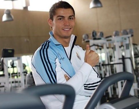 Cristiano-Ronaldo-cristiano-ronaldo-8772235-480-376.jpg