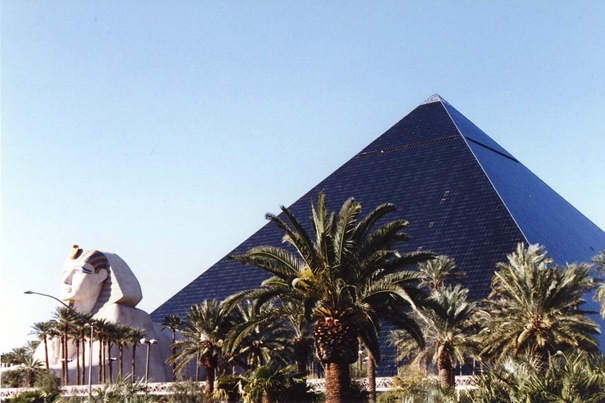 37-luxorhotel-thumb.jpg