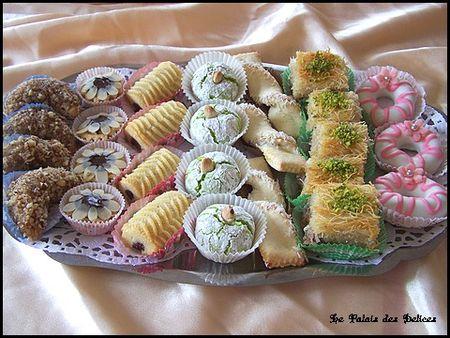 assortiment-petits-gateaux-algeriens-the-L-1.jpeg