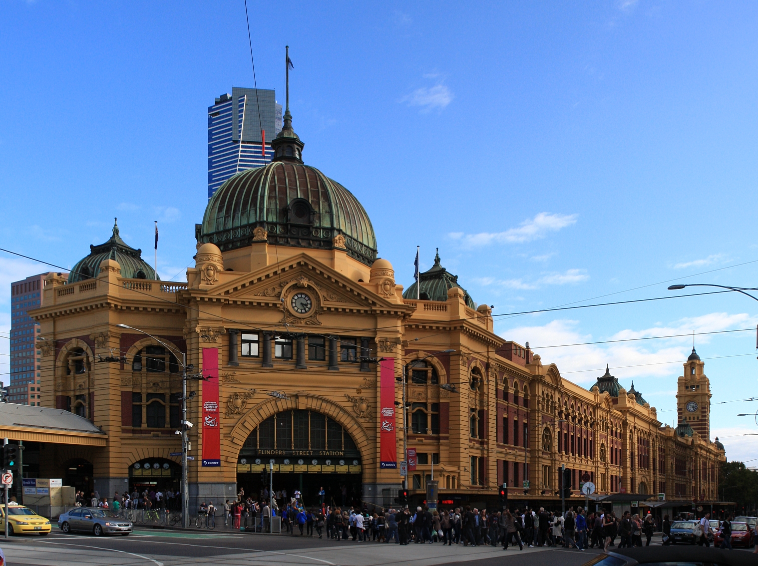 Flinders_street_train_station_melbourne.jpg