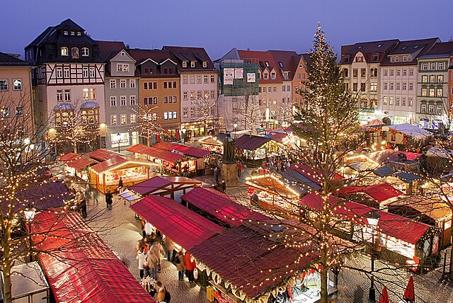 640px-ChristmasMarketJena.jpg