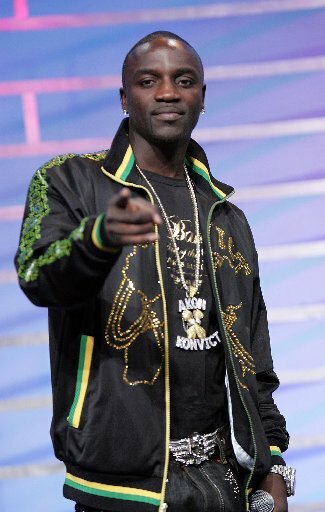 akon-point.JPG