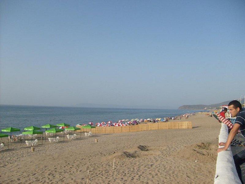 02-11650-la-plage-de-ben-mhidi-skikda.jpg