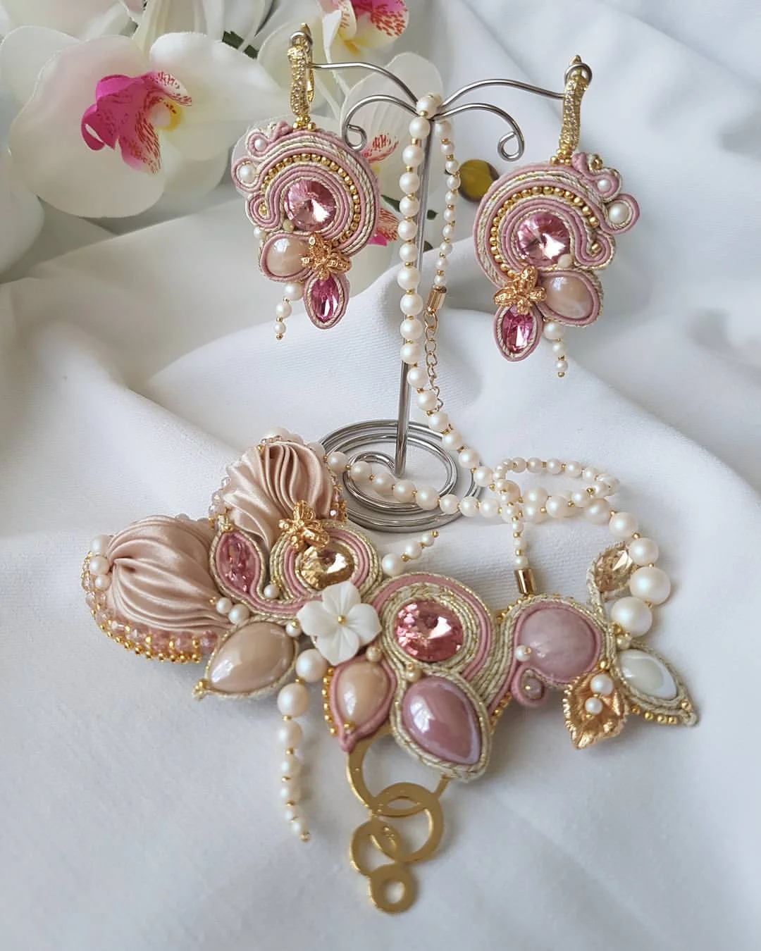 Instagram post by Украшения ручной работы._BXkHLgu.webp