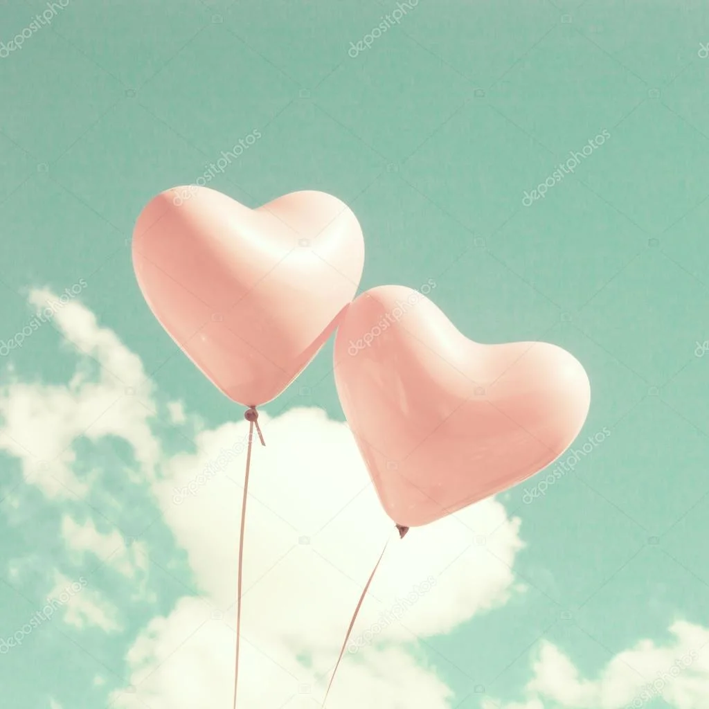 depositphotos_50551543-stock-photo-love-balloons-on-mint-sky.webp