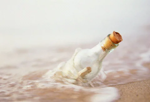 رسالة في قارورة.webp