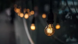 light_bulb_incandescent_light_218384_3840x2160.webp