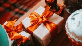 gift_box_ribbon_220061_3840x2160.webp