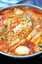 كعكة-الأرز-الحارة-tteokbokki.webp