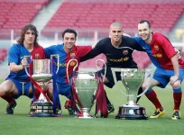 Barcelona_posa_triplete.webp