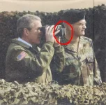 bush_con_binocolo1.webp