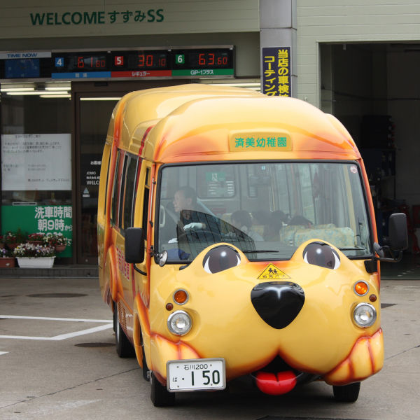 japanese_school_buses_640_05.jpg