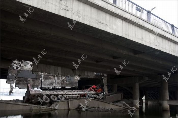bridge_collapse_07.jpg