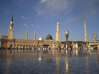 350px-MasjidNabawi.jpg