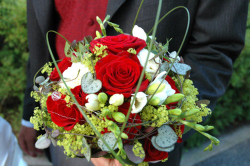red-bridal-bouquet-pictures-10.jpg
