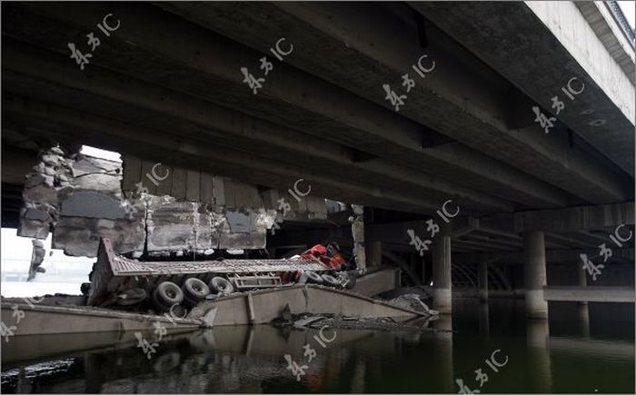 bridge_collapse_08.jpg