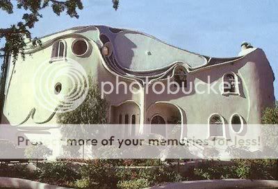 Weird-House03.jpg
