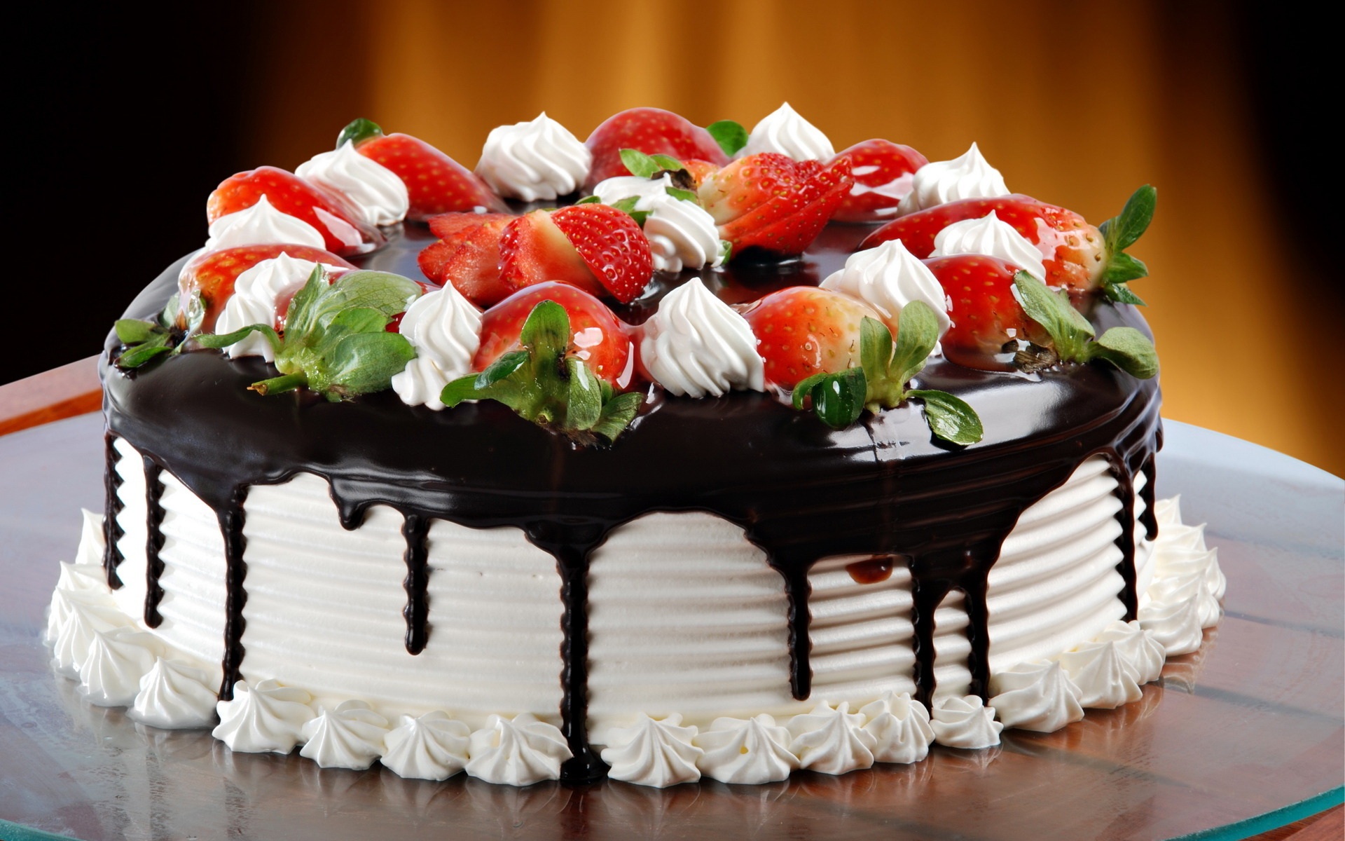Chocolate-cream-cake_1920x1200.jpg