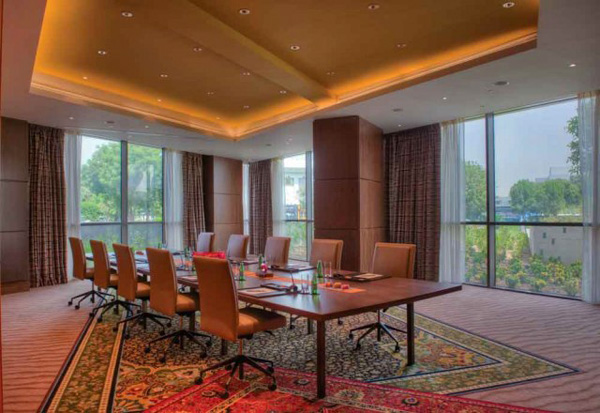 Jumeirah-Creekside-Hotel-meeting-room.jpg