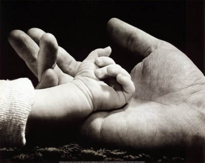 sarah-in-her-dad-s-hand.jpg