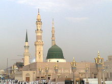220px-Al-Masjid_al-Nabawi_03.jpg