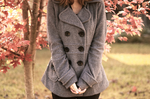 autumn-coat-cozy-girl-hands-leaves-Favim.com-68691.jpg