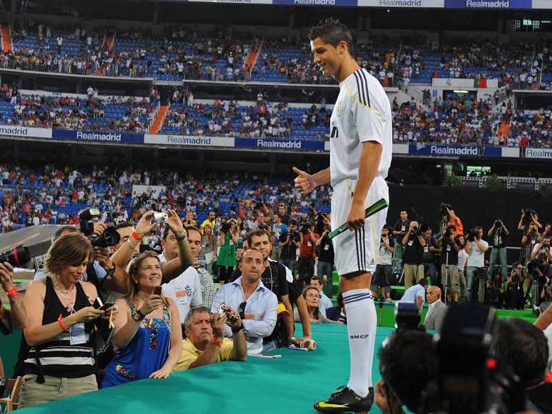 Cristiano-Ronaldo-Real-Madrid-crowd_2325997.jpg