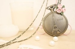 eiffel-tower-necklace-paris-pretty-roses-Favim.com-68100.jpg