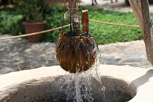 300px-Leather_bucket_of_a_well.jpg