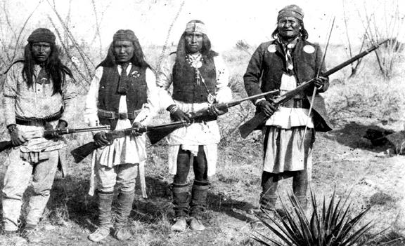 Apache_chieff_Geronimo_right_and_his_warriors_in_1886.jpg