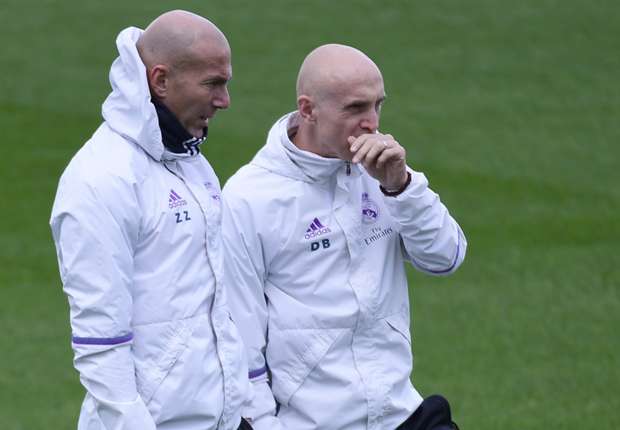 zinedine-zidane-david-bettoni-real-madrid-training-5112016_b7ieyd06neb41l9eqzvy4w3xb.jpg