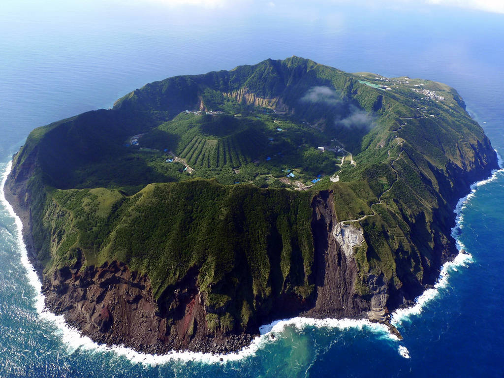 308685,xcitefun-volcanic-island-japan-1.jpg
