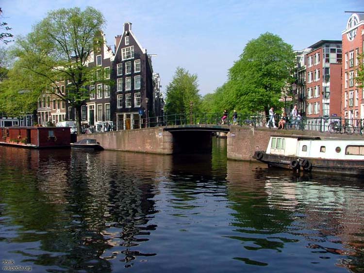 Canals_of_Amsterdam_-_Jordaan_area.jpg