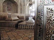 180px-TajCenotaphs3.jpg