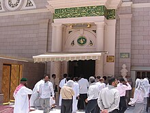 220px-Insidemasjedolnabi2.JPG