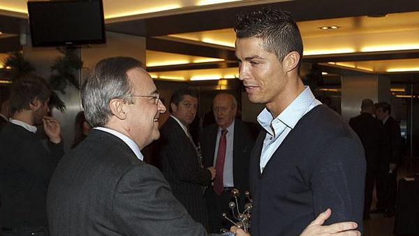 Cristiano_Ronaldo_saluda_Florentino.jpg