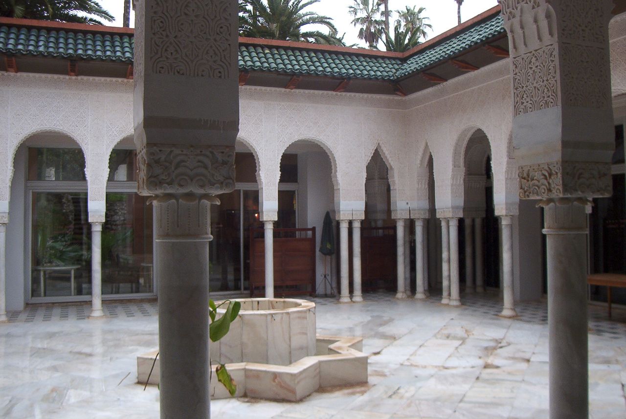 1280px-Tlemcen_Patio_des_Zianides.jpg