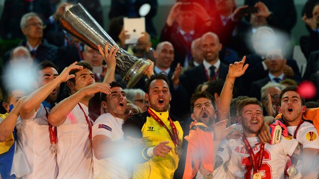 Sevilla-lift-the-Europa-League-trophy-after-defeating-Benfica.jpg