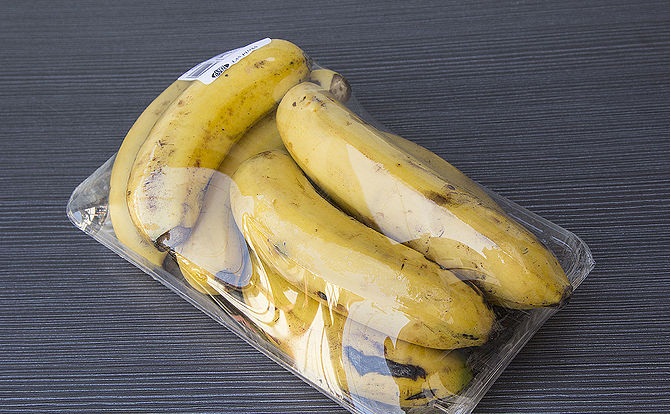 670px-Whiten-Your-Teeth-with-Banana-Peel-Step-1-Version-2.jpg