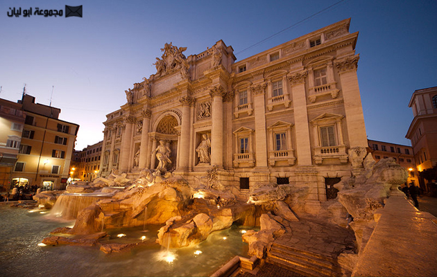 800px-Fontana_di_Trevi_at_night_02.jpg